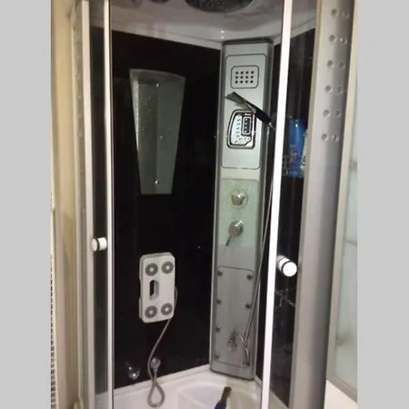 شقة سياحية مفروشة بإطلالة بحرية متميزة وجذابة شقة *